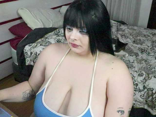 SweetSuika's BongaCams show and profile