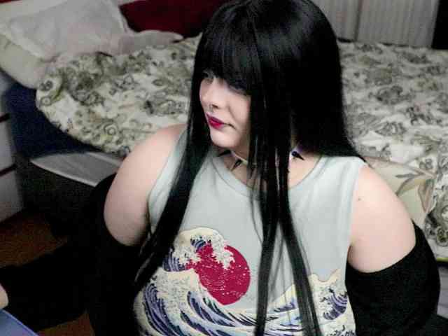SweetSuika webcam