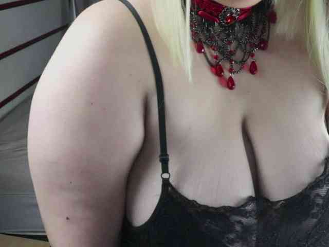 SweetSuika Live Webcam on BongaCams