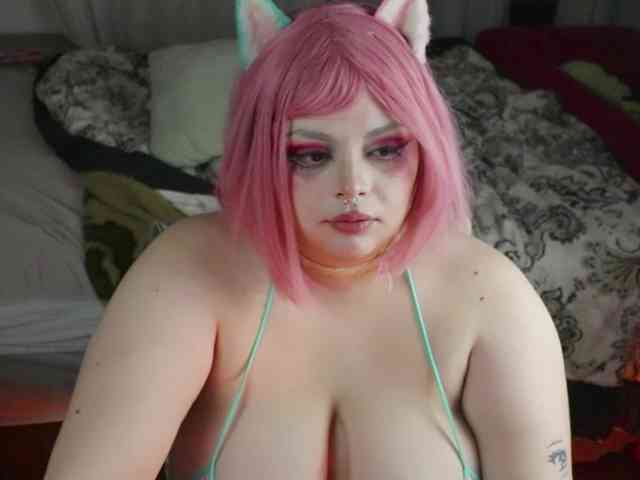 SweetSuika webcam