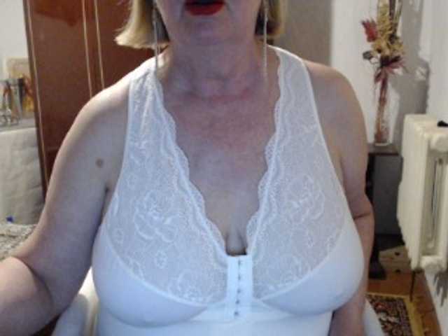 Secretfox's BongaCams show and profile