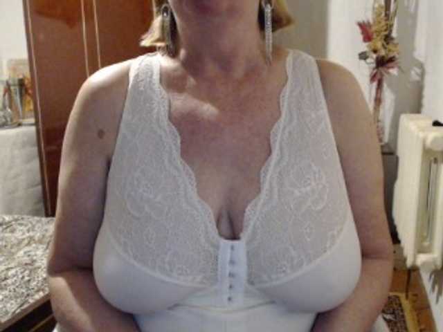 Secretfox's BongaCams show and profile