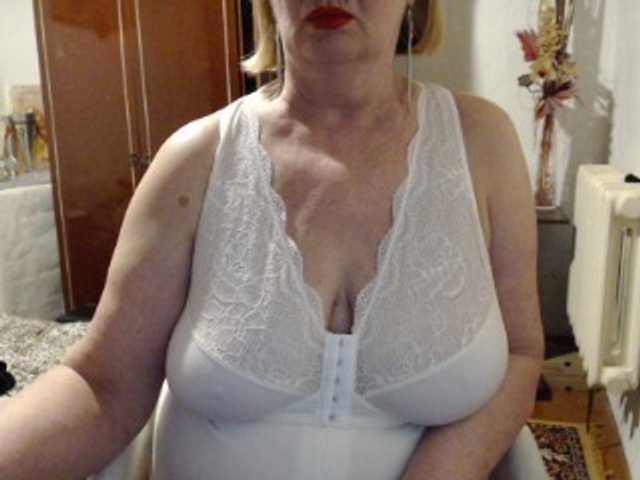 Secretfox's BongaCams show and profile