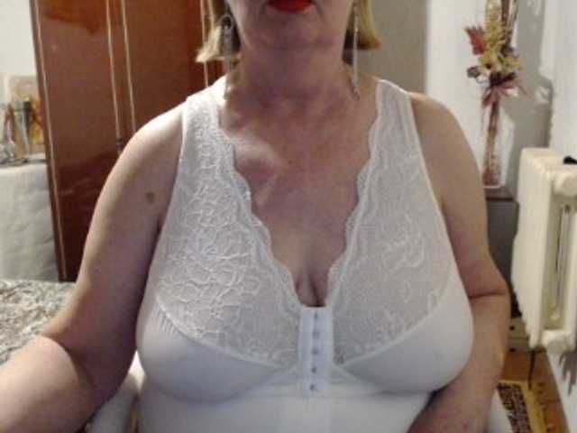 Secretfox's BongaCams show and profile