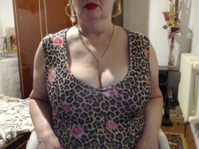 Secretfox's BongaCams show and profile