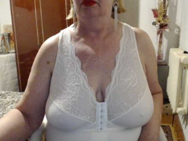 Secretfox's BongaCams show and profile