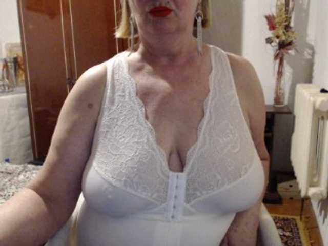 Secretfox's BongaCams show and profile