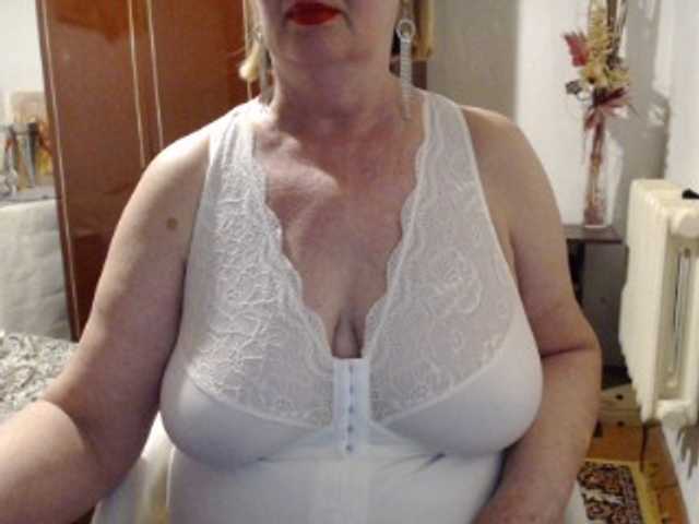 Secretfox's BongaCams show and profile