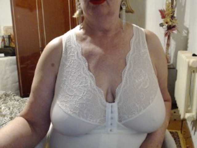 Secretfox's BongaCams show and profile