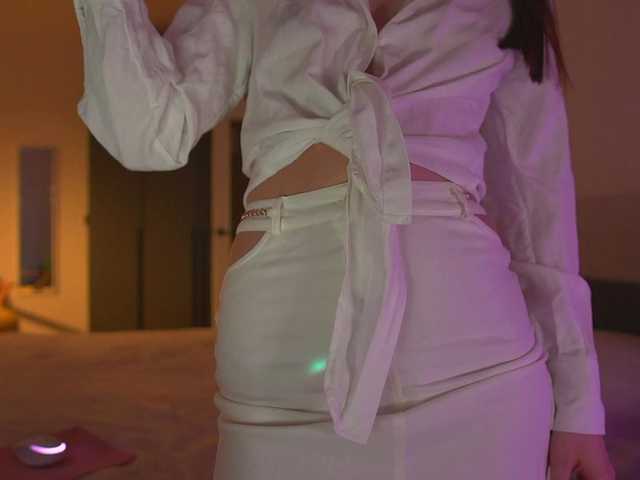 EmmSee's BongaCams show and profile