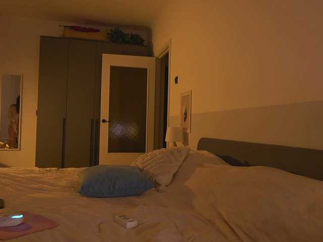 EmmSee's BongaCams show and profile