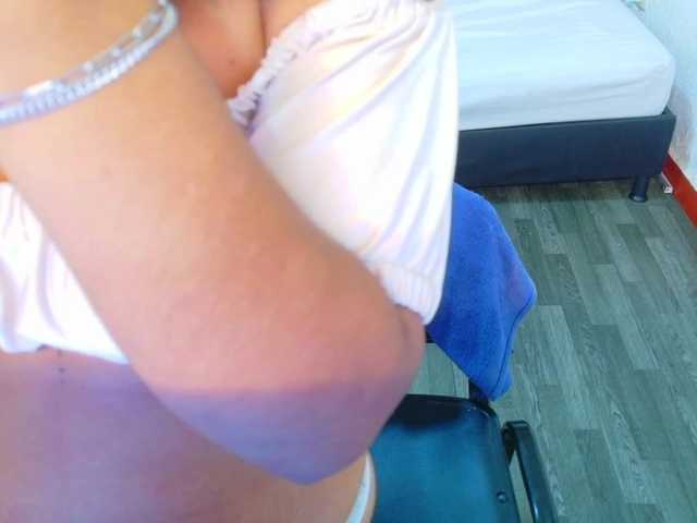 tiny-veronica's BongaCams show and profile