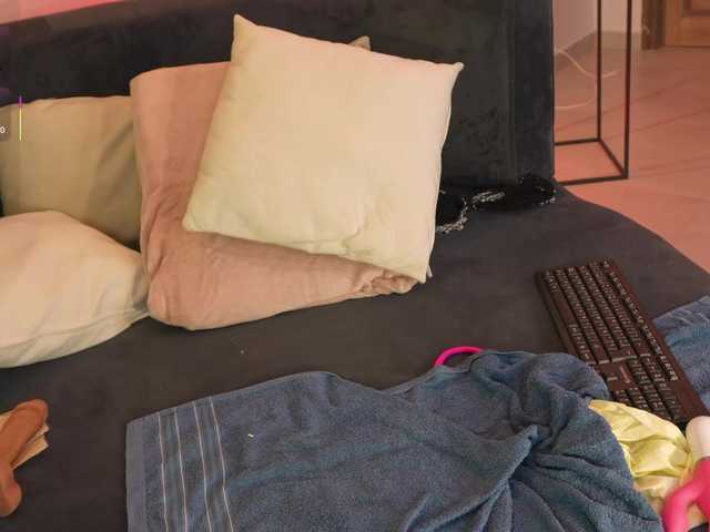 SofiaReyes1's BongaCams show and profile