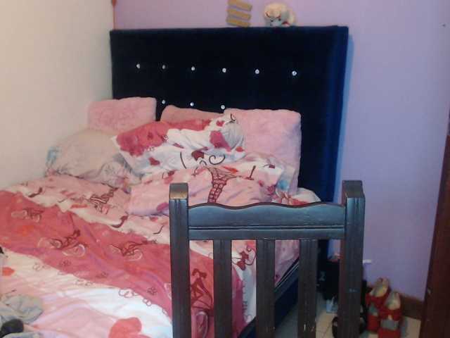 ElizabethTaylor8's BongaCams show and profile