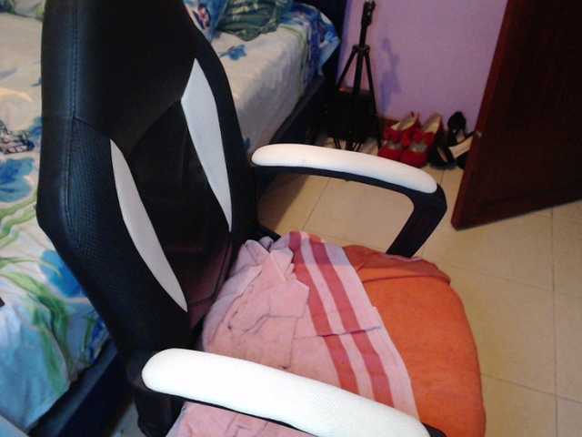 ElizabethTaylor8's BongaCams show and profile