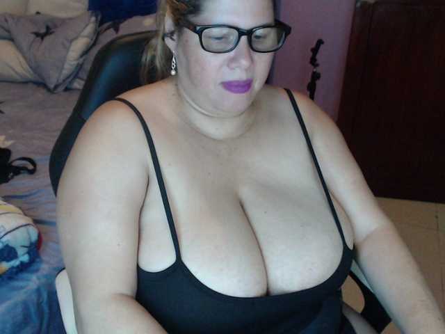 ElizabethTaylor8 from BongaCams is Freechat