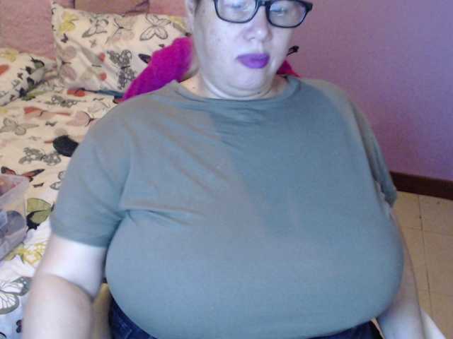 ElizabethTaylor8's BongaCams show and profile