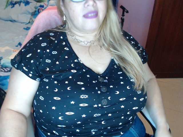 ElizabethTaylor8's BongaCams show and profile