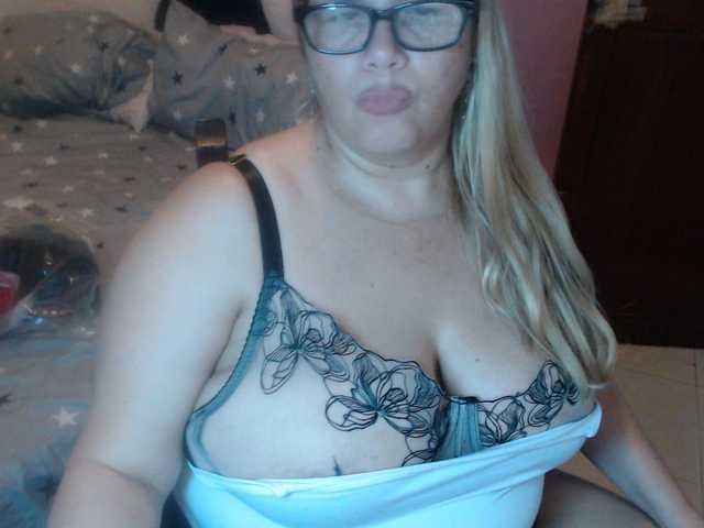 ElizabethTaylor8's BongaCams show and profile