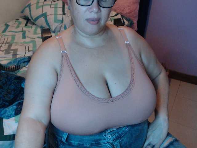 ElizabethTaylor8's BongaCams show and profile