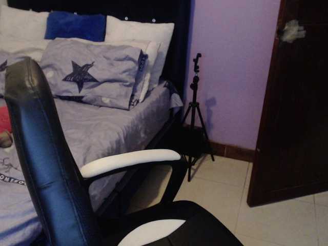 ElizabethTaylor8's BongaCams show and profile