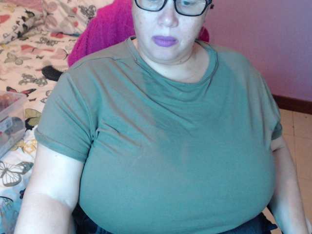 ElizabethTaylor8's BongaCams show and profile