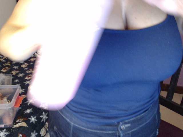 ElizabethTaylor8's BongaCams show and profile