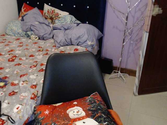 ElizabethTaylor8's BongaCams show and profile