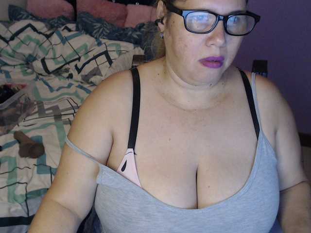 ElizabethTaylor8's BongaCams show and profile