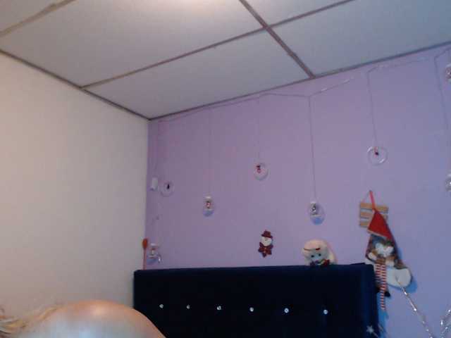 ElizabethTaylor8's BongaCams show and profile