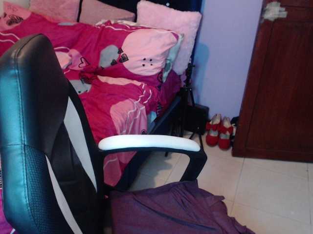 ElizabethTaylor8's BongaCams show and profile