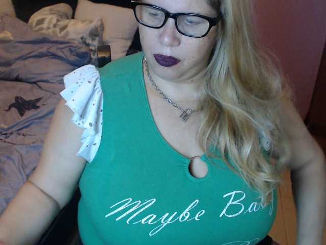 ElizabethTaylor8's BongaCams show and profile