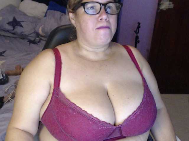 ElizabethTaylor8 from BongaCams is Freechat