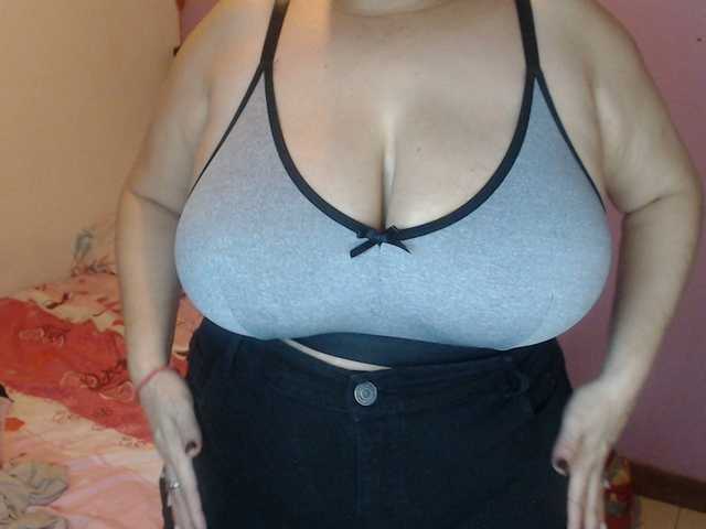 ElizabethTaylor8's BongaCams show and profile