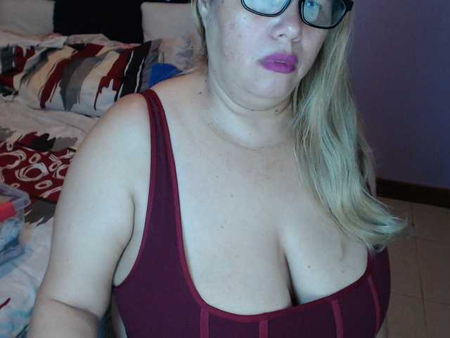 ElizabethTaylor8's BongaCams show and profile