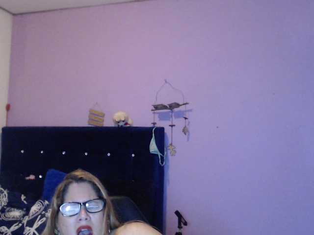 ElizabethTaylor8's BongaCams show and profile