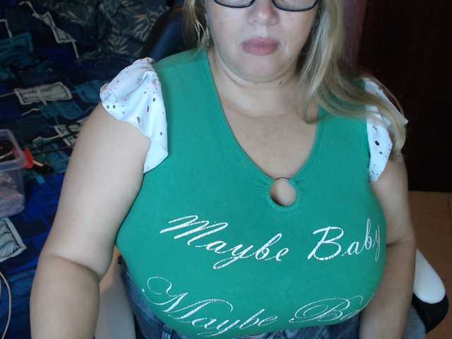 ElizabethTaylor8's BongaCams show and profile