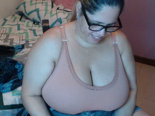 ElizabethTaylor8 Live Cam on BongaCams
