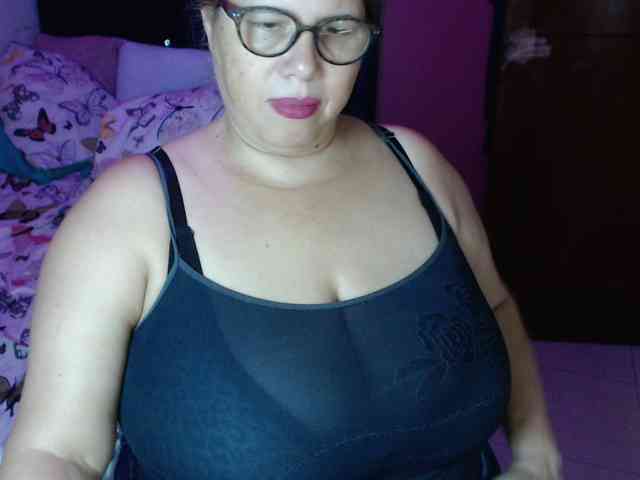 ElizabethTaylor8 Live Webcam on BongaCams