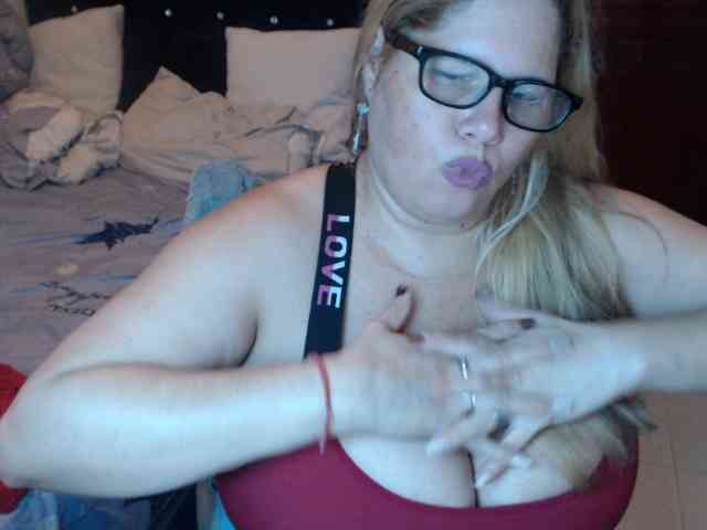 ElizabethTaylor8 Live Webcam on BongaCams