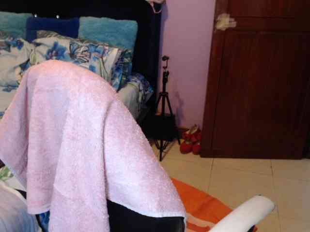 ElizabethTaylor8 Live Webcam on BongaCams