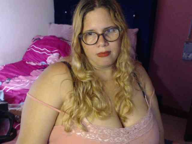 ElizabethTaylor8 Live Webcam on BongaCams ElizabethTaylor8 Live Webcam on BongaCams