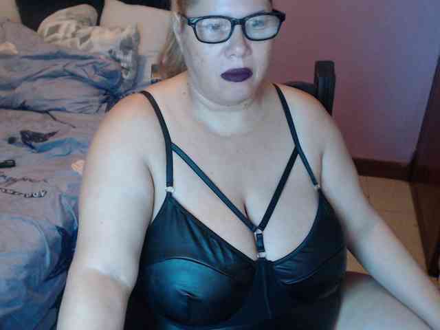 ElizabethTaylor8 Live Webcam on BongaCams