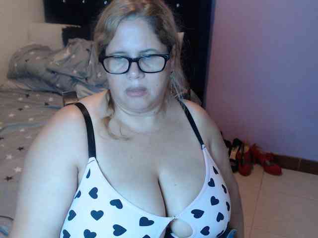 ElizabethTaylor8 Live Webcam on BongaCams