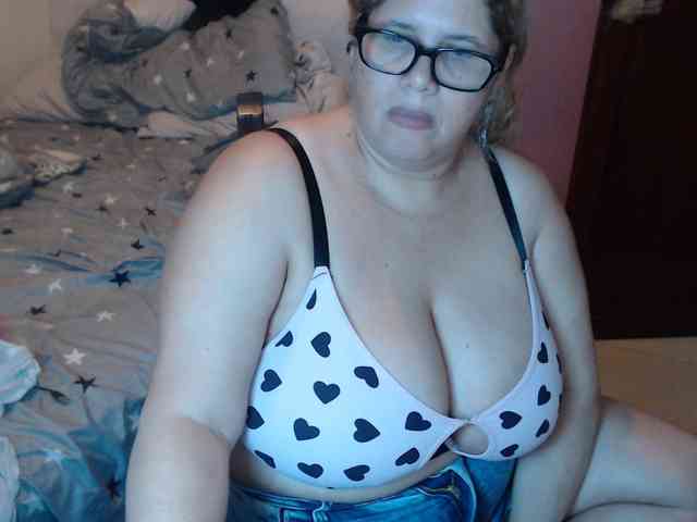 ElizabethTaylor8 Live Webcam on BongaCams
