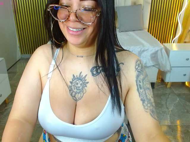 martina-tay's BongaCams show and profile