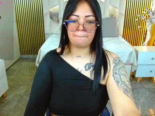 martina-tay martina-tay