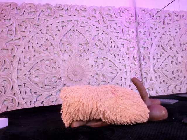 antonnella-lopez's BongaCams show and profile