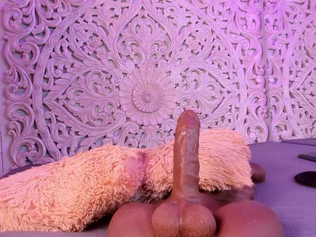 antonnella-lopez's BongaCams show and profile