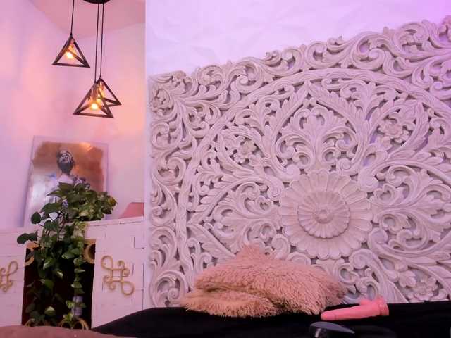 antonnella-lopez's BongaCams show and profile